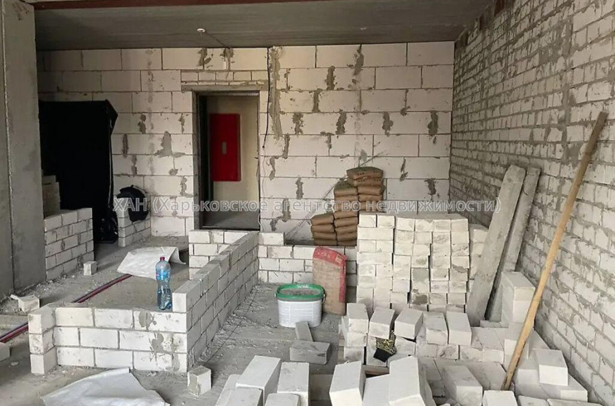 Продам квартиру, Клочковская ул. , 1  ком., 42.10 м², без внутренних работ 