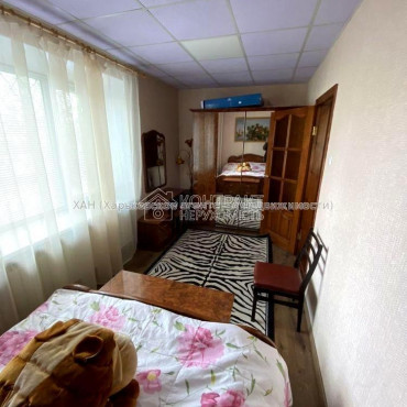 Продам квартиру, Малиновского ул. , 10/14 , 2 кім., 45 м², капитальный ремонт 