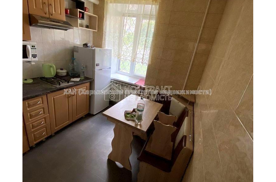 Продам квартиру, Малиновского ул. , 10/14 , 2 кім., 45 м², капитальный ремонт 