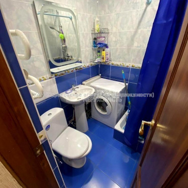 Продам квартиру, Малиновского ул. , 10/14 , 2 кім., 45 м², капитальный ремонт 