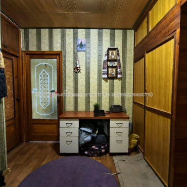 Продам квартиру, Чередниченковский пер. , 7 , 2  ком., 48 м², косметический ремонт 