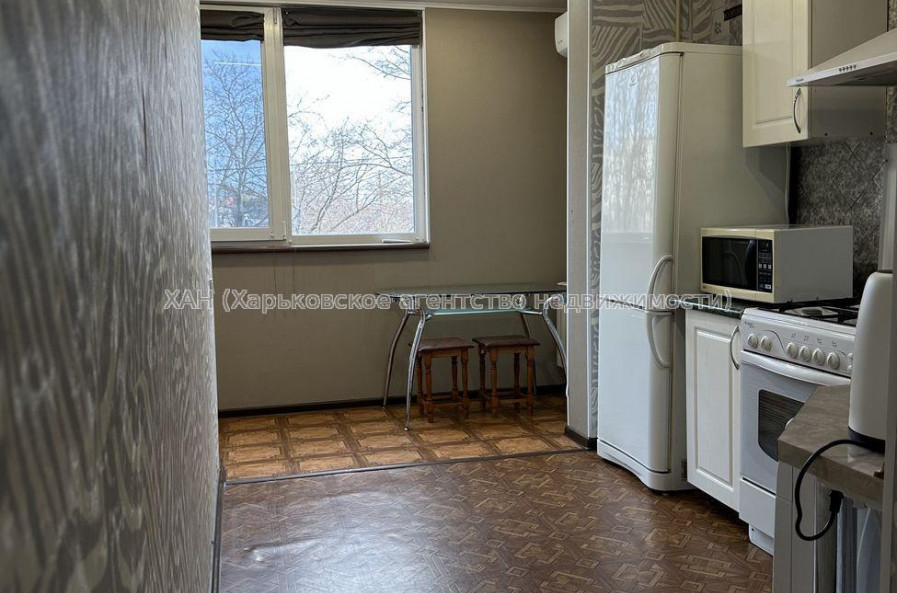 Продам квартиру, Плиточная ул. , 1 кім., 40 м², капитальный ремонт 