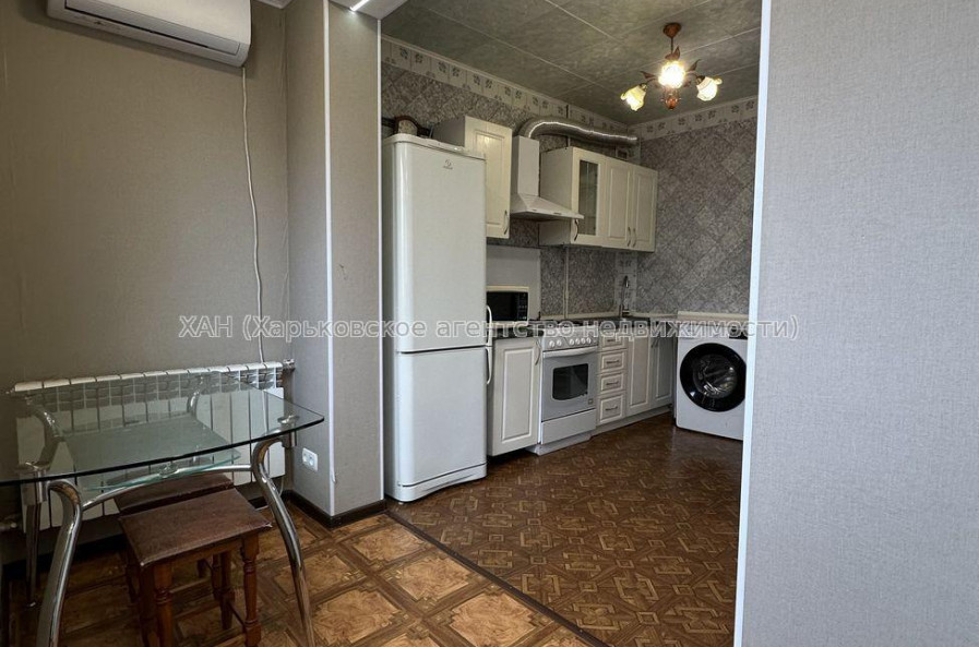 Продам квартиру, Плиточная ул. , 1 кім., 40 м², капитальный ремонт 
