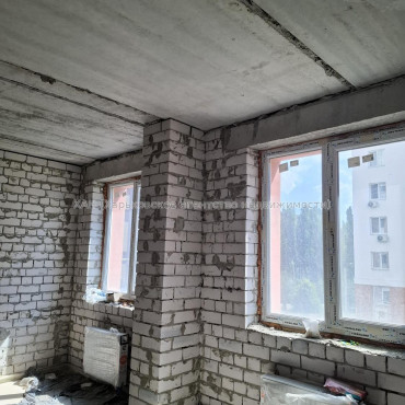 Продам квартиру, Казакевича ул. , 1 кім., 40 м², частичный ремонт 