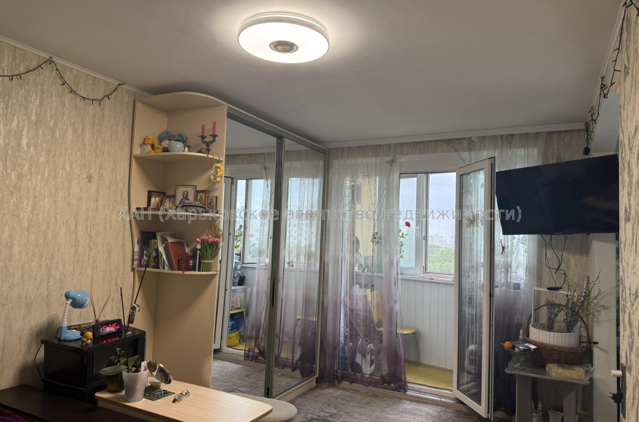 Продам квартиру, Непокоренных ул. , 70 , 1 кім., 33 м², капитальный ремонт 