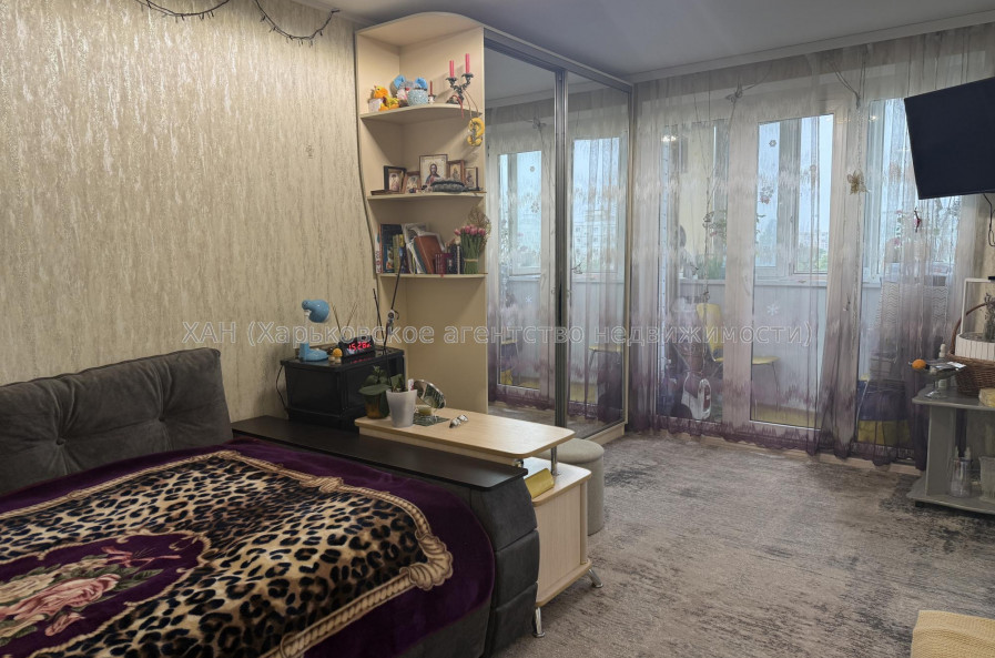 Продам квартиру, Непокоренных ул. , 70 , 1 кім., 33 м², капитальный ремонт 