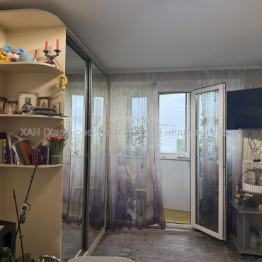 Продам квартиру, Непокоренных ул. , 70 , 1 кім., 33 м², капитальный ремонт 