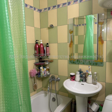 Продам квартиру, Непокоренных ул. , 70 , 1 кім., 33 м², капитальный ремонт 