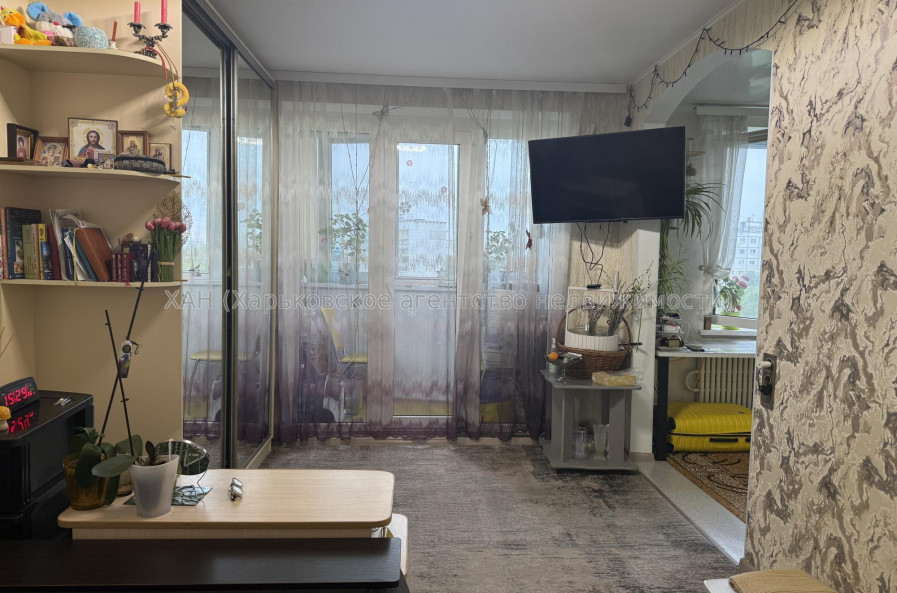 Продам квартиру, Непокоренных ул. , 70 , 1 кім., 33 м², капитальный ремонт 