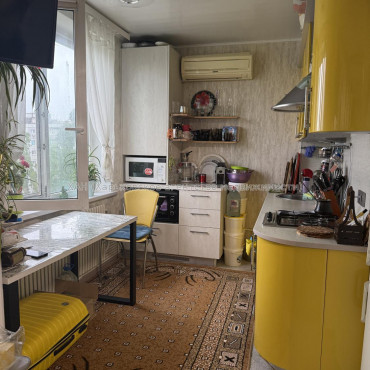 Продам квартиру, Непокоренных ул. , 70 , 1 кім., 33 м², капитальный ремонт 