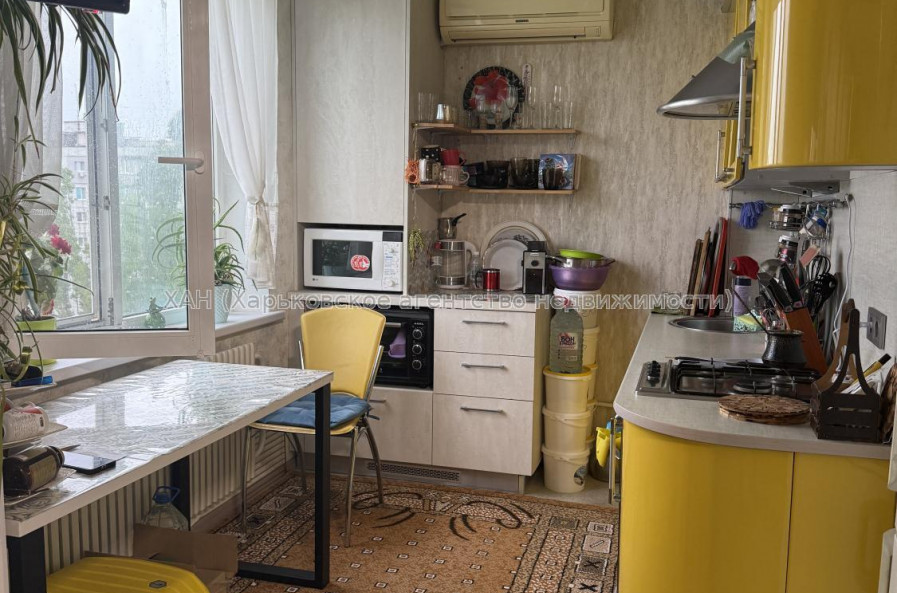 Продам квартиру, Непокоренных ул. , 70 , 1 кім., 33 м², капитальный ремонт 