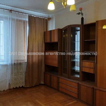Продам квартиру, Единства ул. , 3  ком., 70 м², советский ремонт 