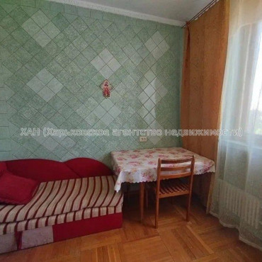 Продам квартиру, Единства ул. , 3  ком., 70 м², советский ремонт 