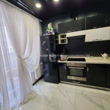 Продам квартиру, Героев Харькова просп. , 1  ком., 38 м², капитальный ремонт 