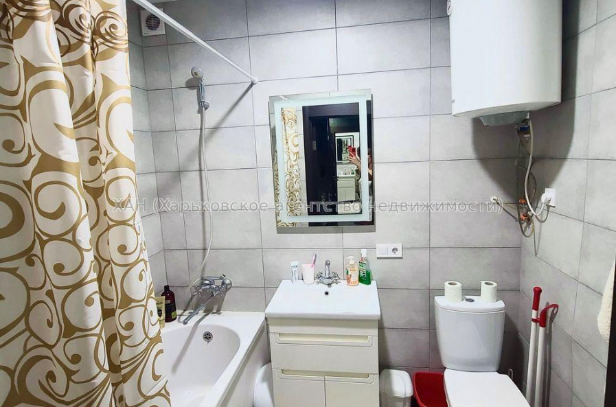 Продам квартиру, Героев Харькова просп. , 1  ком., 38 м², капитальный ремонт 