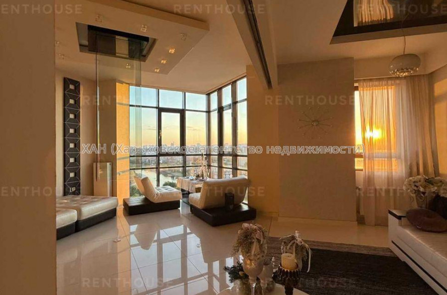 Продам квартиру, Банный пер. , 2  ком., 109 м², авторский дизайн 
