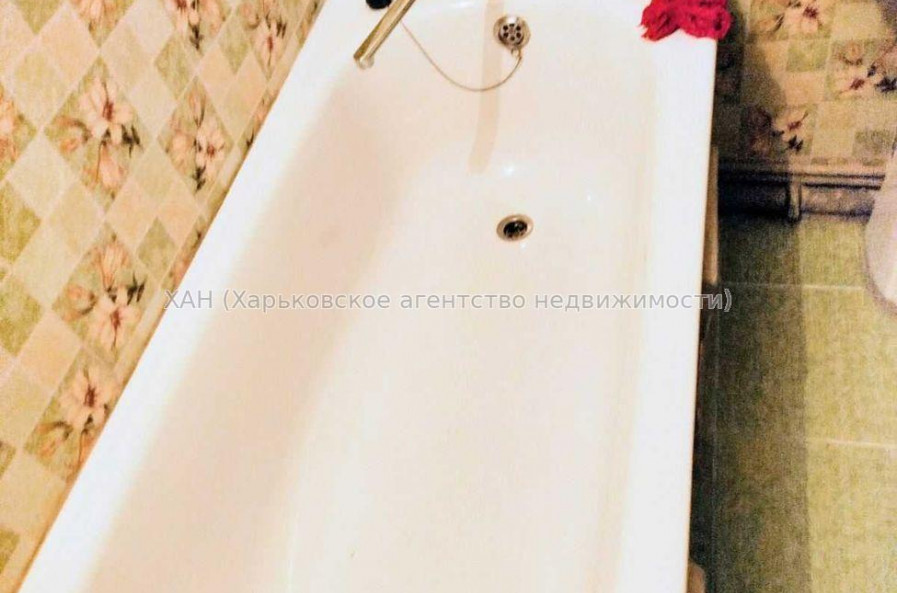 Продам квартиру, Ньютона ул. , 2 кім., 46 м², советский ремонт 