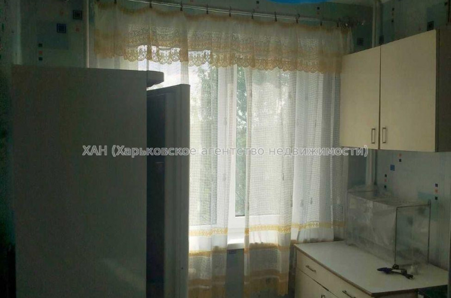 Продам квартиру, Ньютона ул. , 2 кім., 46 м², советский ремонт 