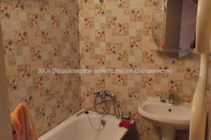 Продам квартиру, Ньютона ул. , 2 кім., 46 м², советский ремонт 