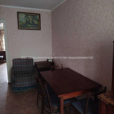 Продам квартиру, Ньютона ул. , 2 кім., 46 м², советский ремонт 