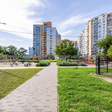 Продам квартиру, Георгия Тарасенко ул. , 2  ком., 45 м², капитальный ремонт 