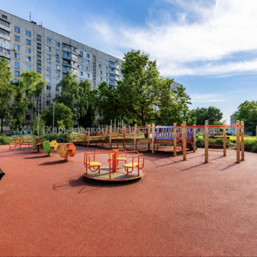 Продам квартиру, Георгия Тарасенко ул. , 2  ком., 45 м², капитальный ремонт 