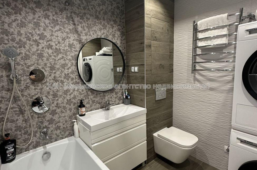 Продам квартиру, Жасминовый б-р , 3 кім., 56 м², евроремонт 