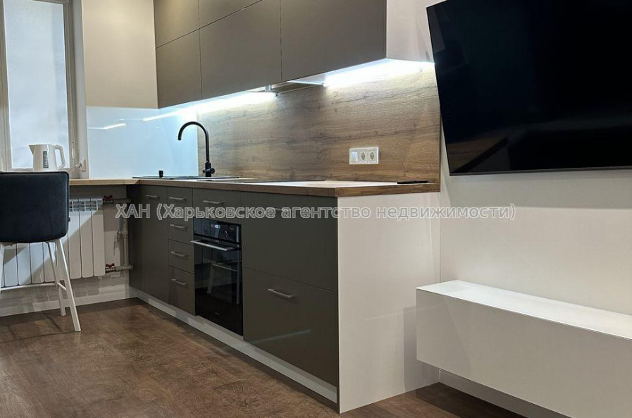 Продам квартиру, Жасминовый б-р , 3 кім., 56 м², евроремонт 