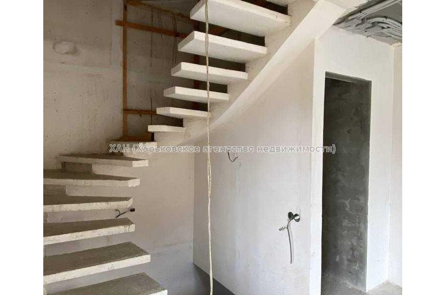 Продам квартиру, Конторская ул. , 3 кім., 94 м², без отделочных работ 