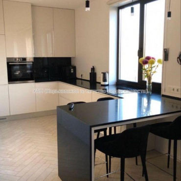 Продам квартиру, Новоалександровская ул. , 3 кім., 100 м², авторский дизайн 