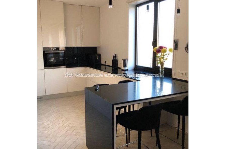 Продам квартиру, Новоалександровская ул. , 3 кім., 100 м², авторский дизайн 