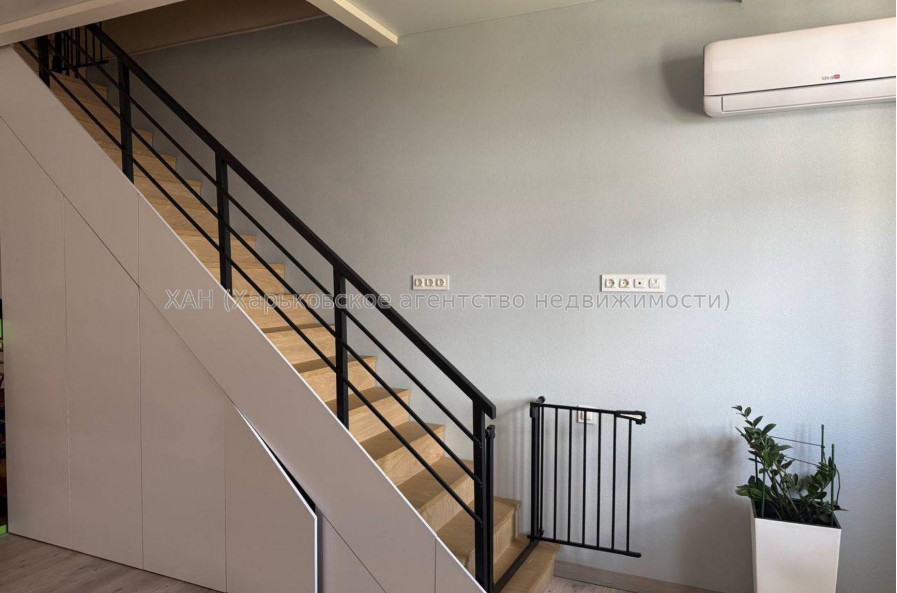 Продам квартиру, Дмитриевская ул. , 4  ком., 120 м², авторский дизайн 