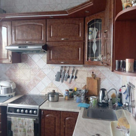 Продам квартиру, Натальи Ужвий ул. , 4  ком., 85 м², косметический ремонт