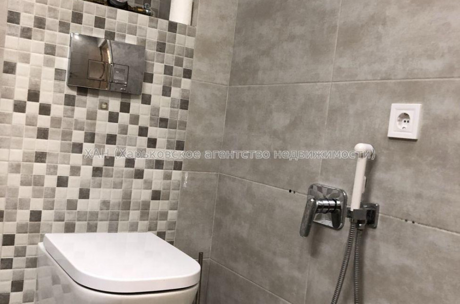 Продам квартиру, Гвардейцев Широнинцев ул. , 3 кім., 65 м², авторский дизайн 