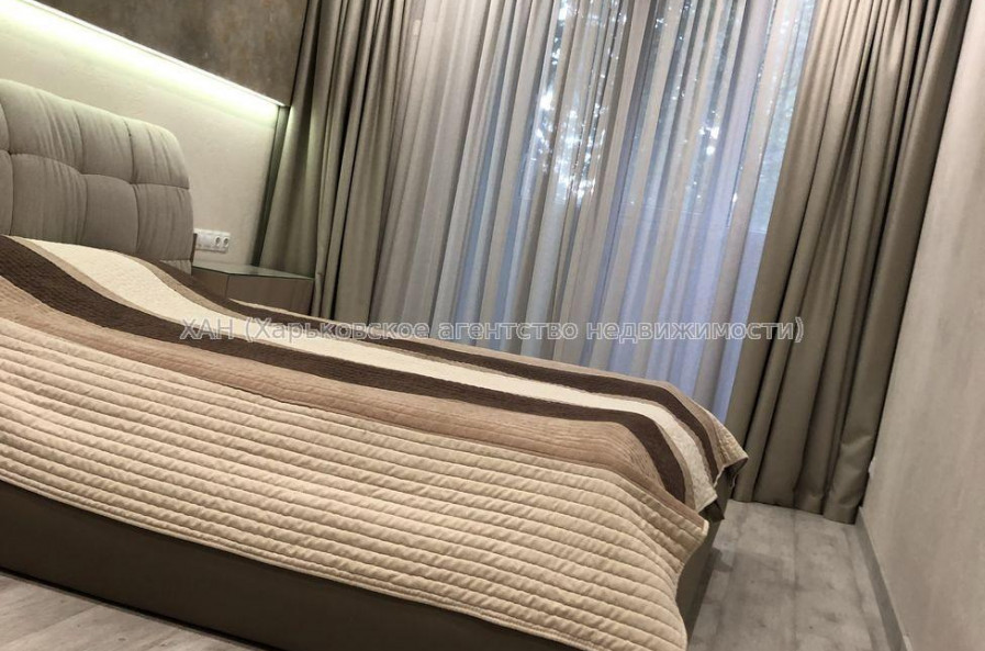 Продам квартиру, Гвардейцев Широнинцев ул. , 3 кім., 65 м², авторский дизайн 