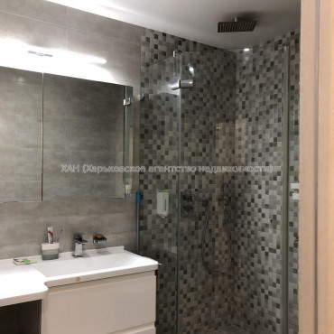 Продам квартиру, Гвардейцев Широнинцев ул. , 3 кім., 65 м², авторский дизайн 