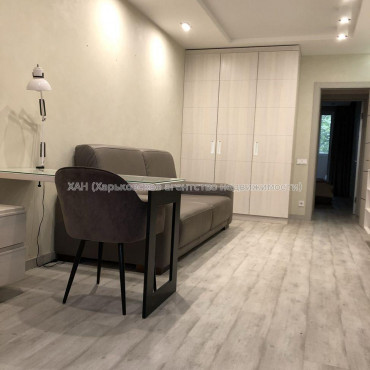 Продам квартиру, Гвардейцев Широнинцев ул. , 3 кім., 65 м², авторский дизайн 