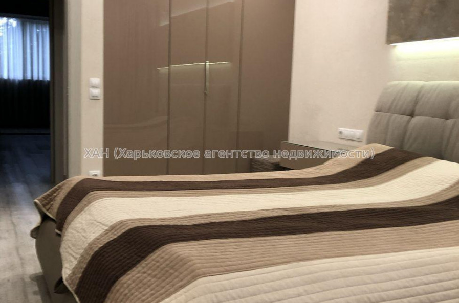 Продам квартиру, Гвардейцев Широнинцев ул. , 3 кім., 65 м², авторский дизайн 