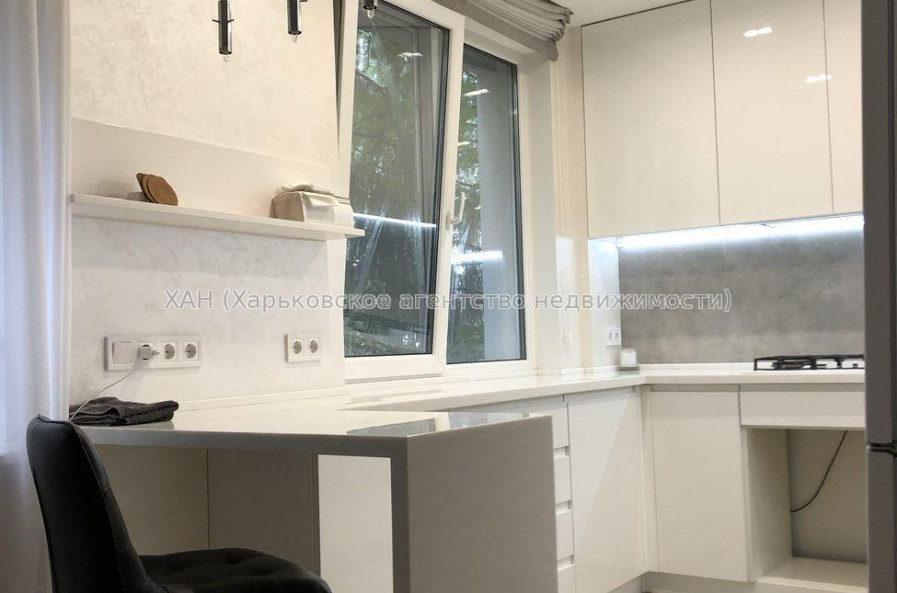 Продам квартиру, Гвардейцев Широнинцев ул. , 3 кім., 65 м², авторский дизайн 