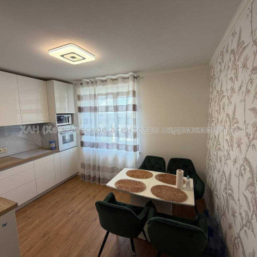 Продам квартиру, Героев Харькова просп. , 2 кім., 72 м², евроремонт 