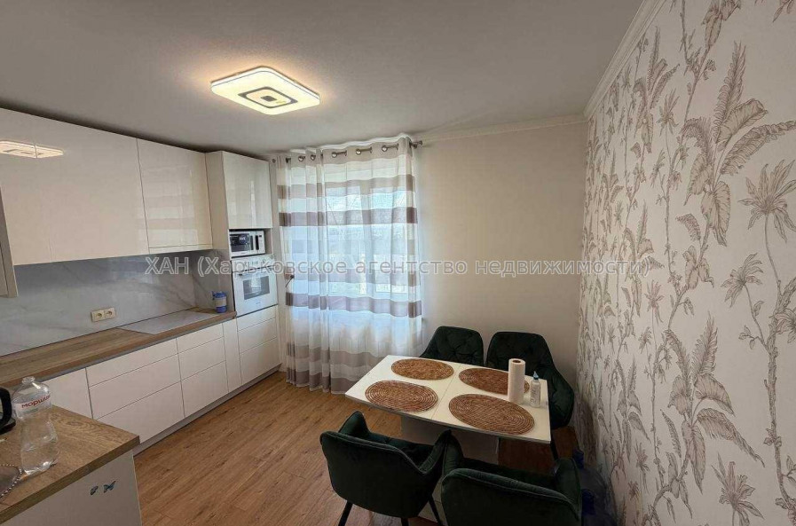 Продам квартиру, Героев Харькова просп. , 2 кім., 72 м², евроремонт 