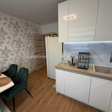 Продам квартиру, Героев Харькова просп. , 2 кім., 72 м², евроремонт 