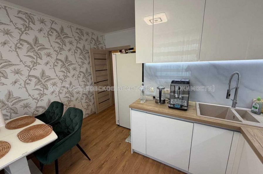 Продам квартиру, Героев Харькова просп. , 2 кім., 72 м², евроремонт 