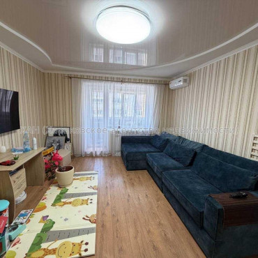Продам квартиру, Героев Харькова просп. , 2 кім., 72 м², евроремонт 