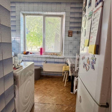 Продам квартиру, Зубарева Александра ул. , 2 кім., 48 м², косметический ремонт 
