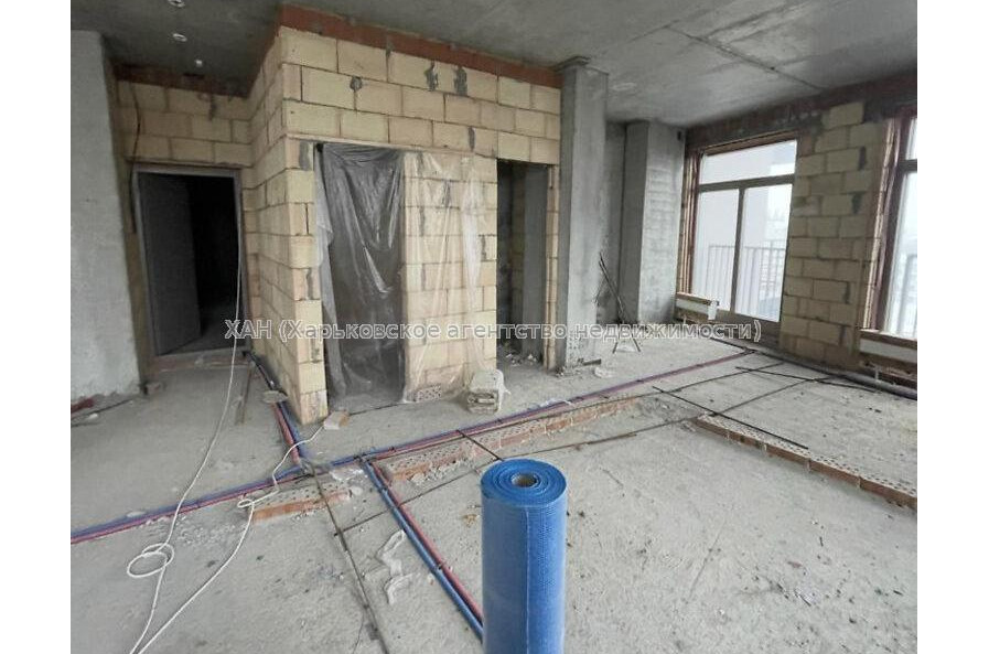 Продам квартиру, Свободы ул. , 3  ком., 92.30 м², без внутренних работ 