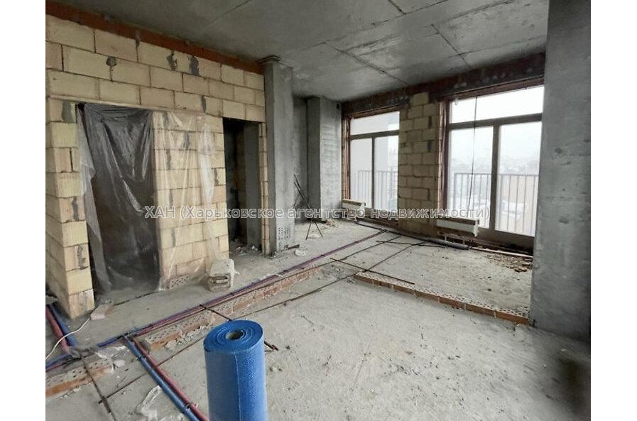 Продам квартиру, Свободы ул. , 3  ком., 92.30 м², без внутренних работ 
