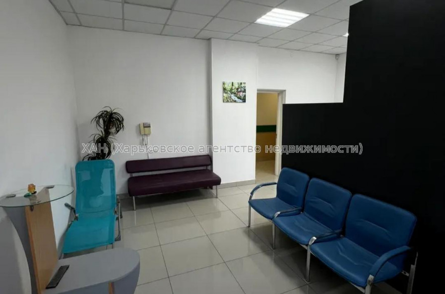 Сдам нежилую недвижимость, офисное помещение , 10  ком., 220 м², капитальный ремонт 