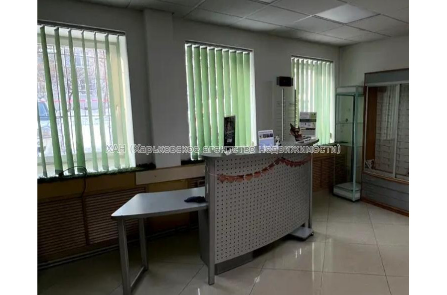 Сдам нежилую недвижимость, офисное помещение , 10  ком., 220 м², капитальный ремонт 