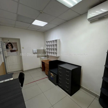 Сдам нежилую недвижимость, офисное помещение , 10  ком., 220 м², капитальный ремонт 